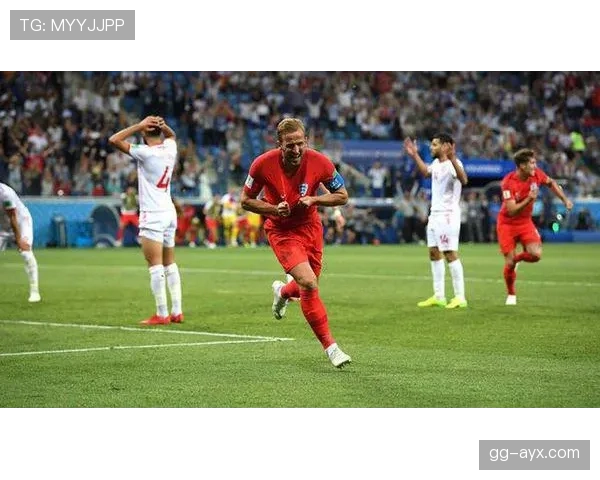 哈里·凯恩离开英格兰赛场，巴西足球传奇对其发展的启示引发关注