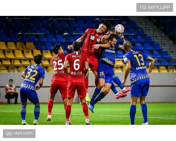 伊萨克在新赛季中展现卓越防守参与度，助力球队后防线稳固表现